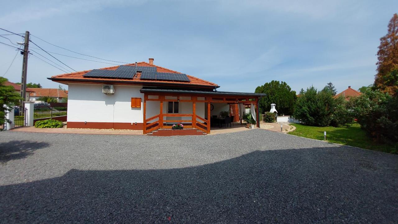 Tulipan Vendeghaz Apartament