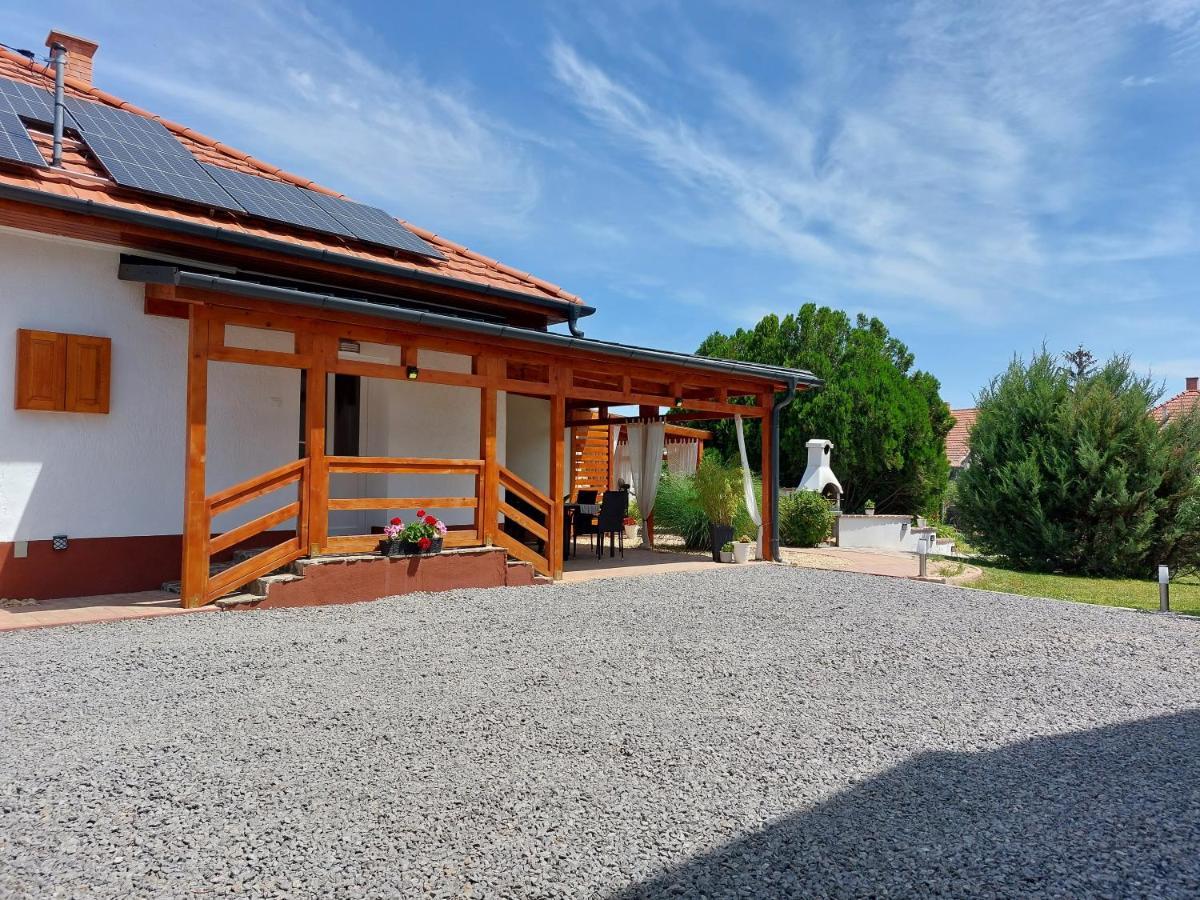 Tulipan Vendeghaz Apartament