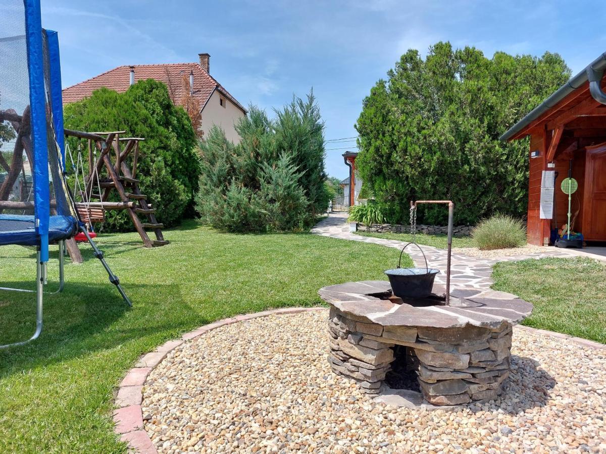 Tulipan Vendeghaz Apartament