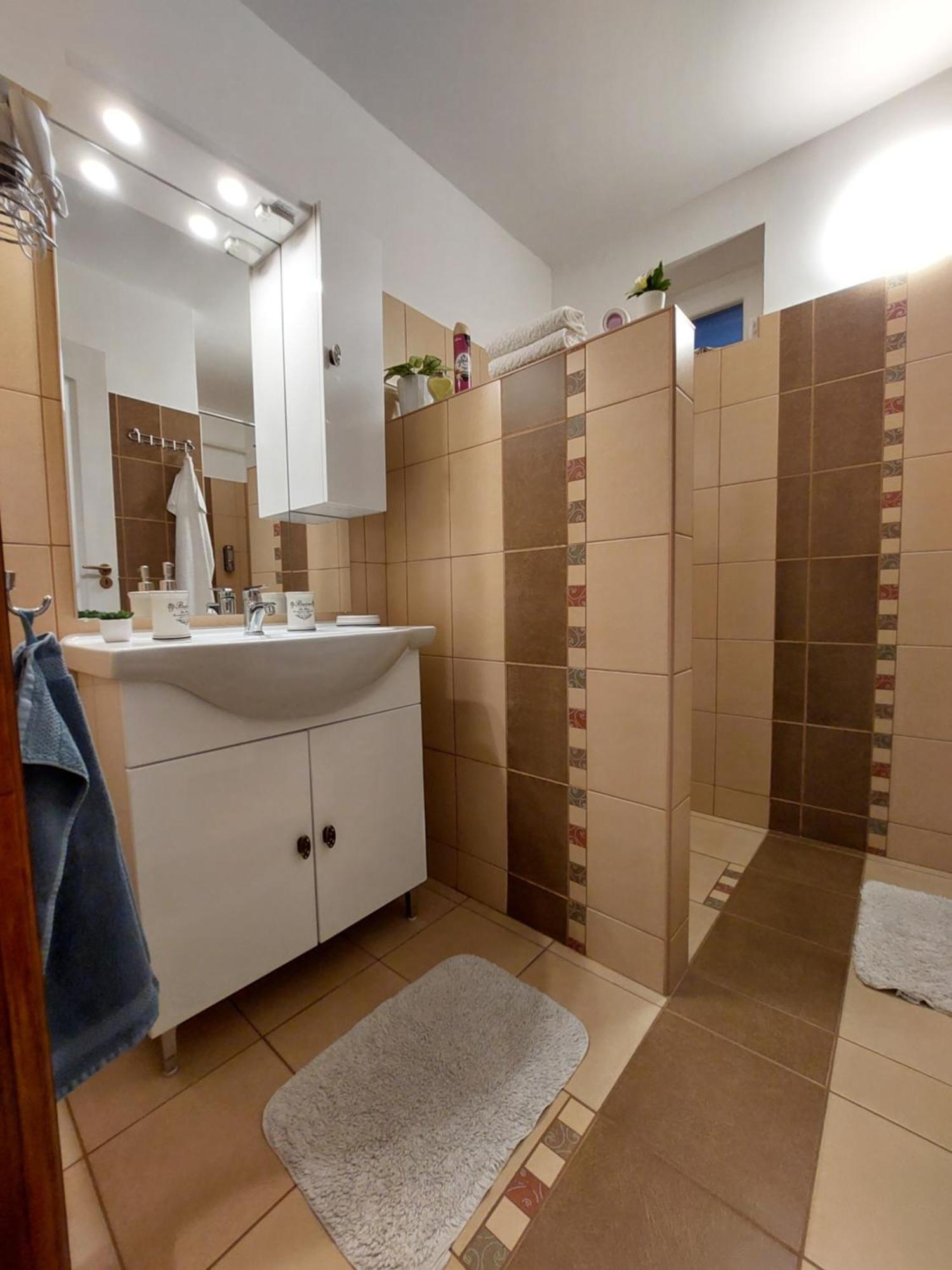 Apartament Tulipan Vendeghaz *