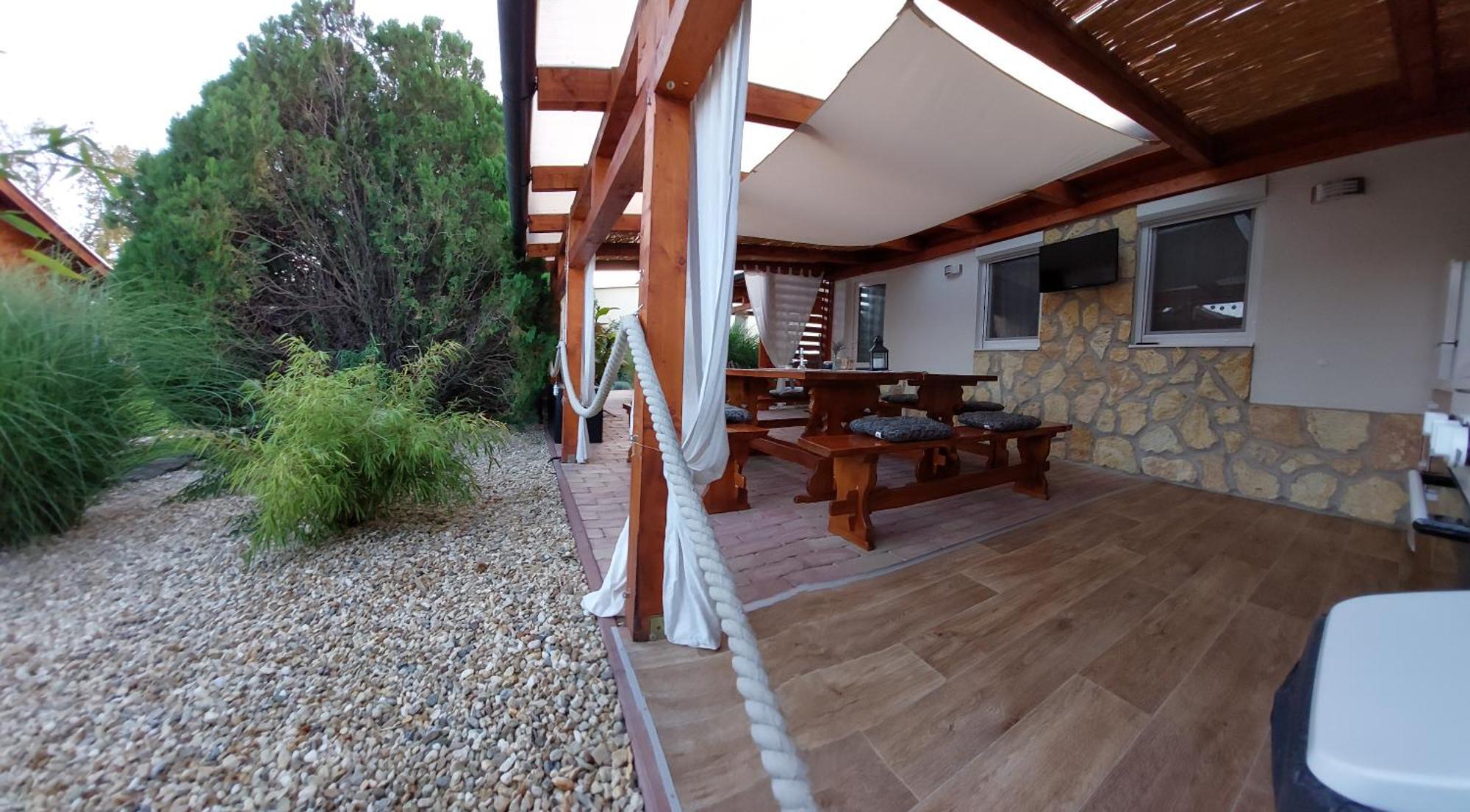 Tulipan Vendeghaz Apartament *