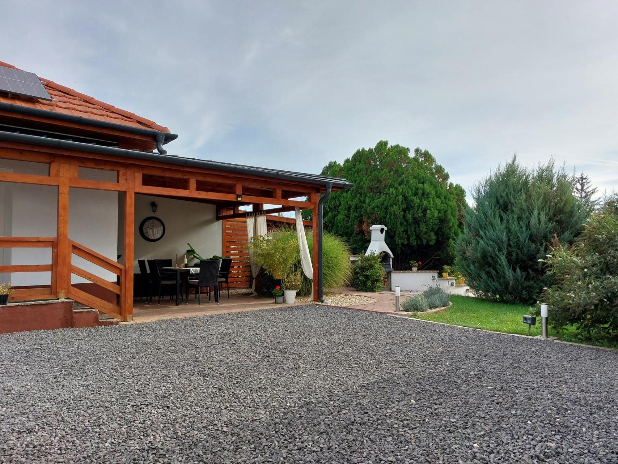 Tulipan Vendeghaz Apartament