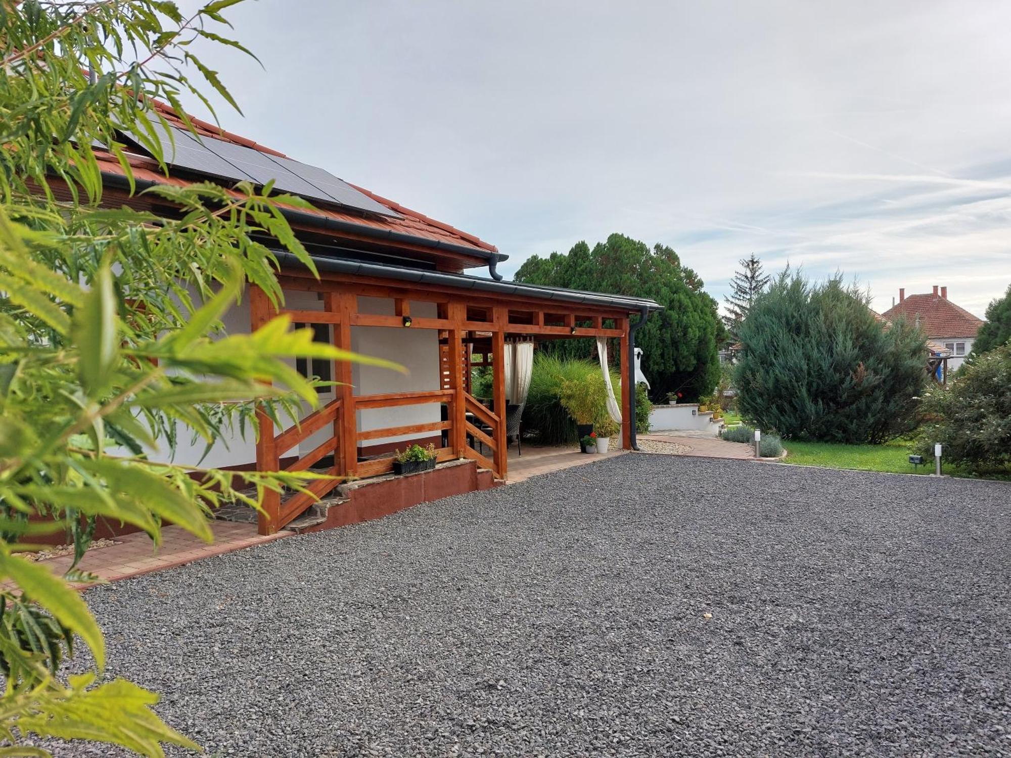 Tulipan Vendeghaz Apartament